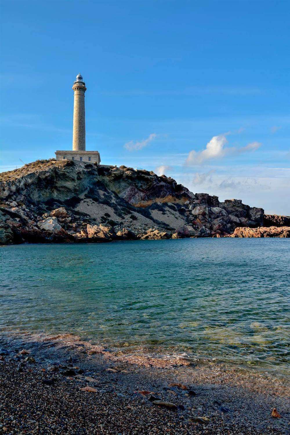 Faro de Cabo de Palos en la costa de Murcia